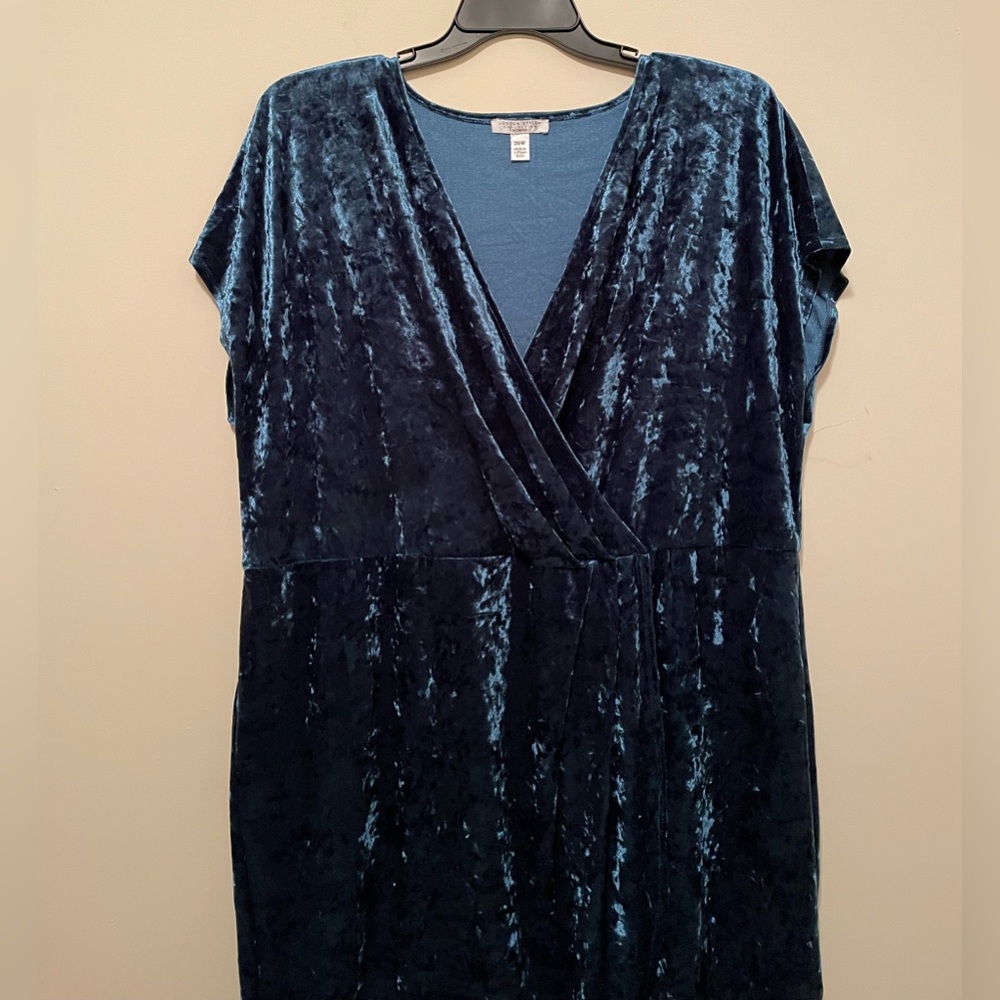 London Style Velvet Wrap Dress - Picture 2 of 4